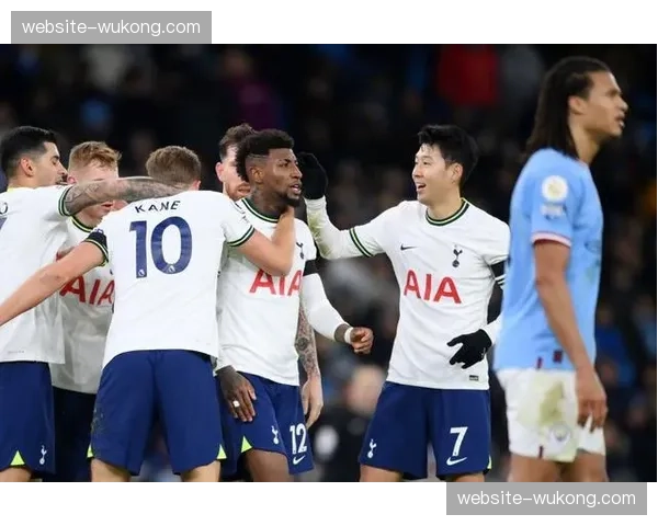 富勒姆与热刺同处中游 两队攻防稳定性仍需加强